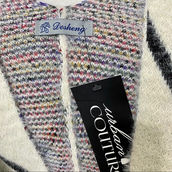 LAST DAY! Price drop! 💵 NWT Women’s sz S cream poncho style with fringe - Picture 2 of 5